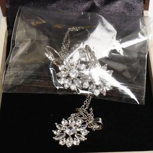 5/$25 - Flower/Snowflake Necklace and Earring Set